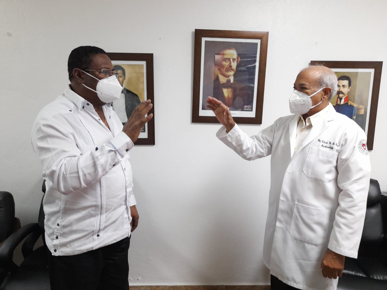 Read more about the article Posesionan nuevo director en  el Hospital Salvador B. Gautier