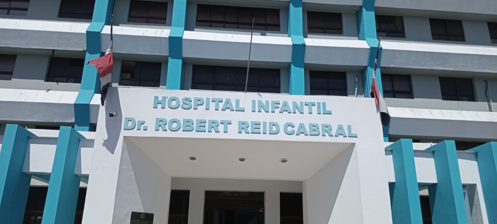 Read more about the article Hospital Robert Reid Cabral aclara sí brindó asistencia a hijo de agente PN