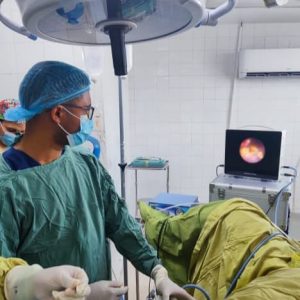 Read more about the article Realizan por primera vez una “lictotricia endoscópica” en hospital Félix María Goico