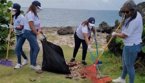 Lee más sobre el artículo El SRSM y Hospital de Boca Chica realizan jornada recogida desechos sólidos