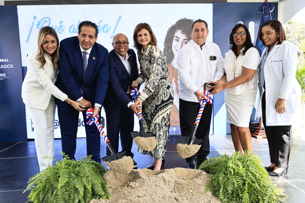 En este momento estás viendo Vicepresidenta da inicio trabajos de construcción Unidad de Quemados en Hospital Robert Reid