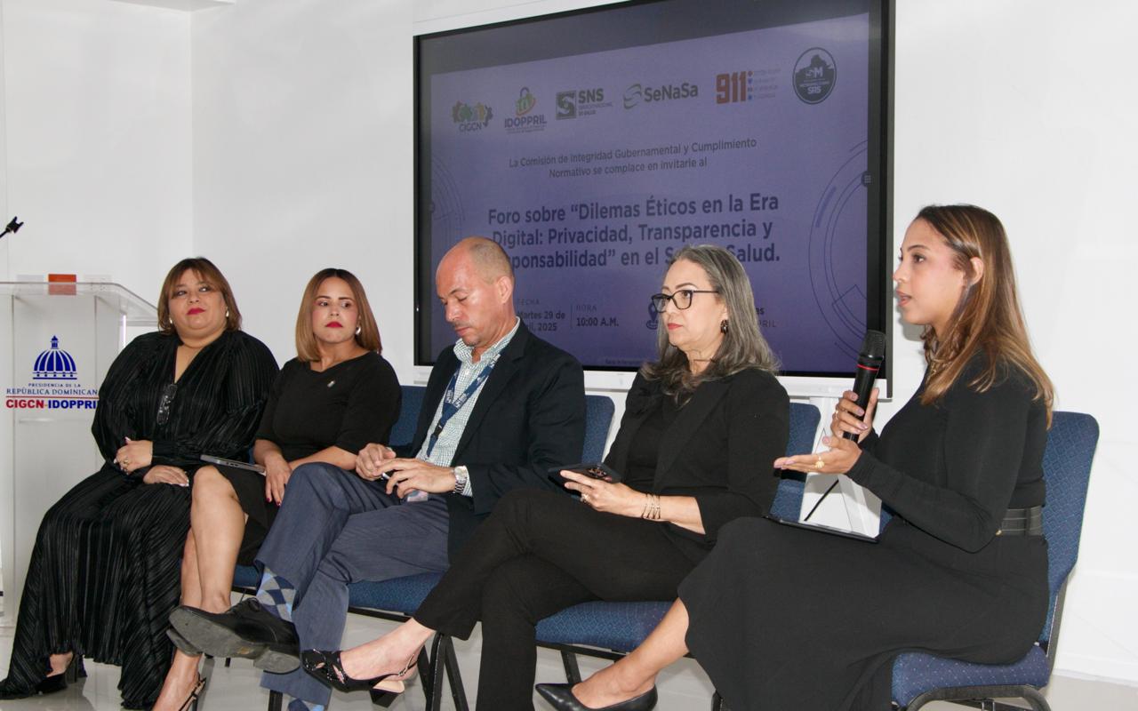 En este momento estás viendo Realizan con éxito Foro sobre “Dilemas Éticos en la Era Digital: Privacidad, Transparencia y Responsabilidad” en el sector Salud