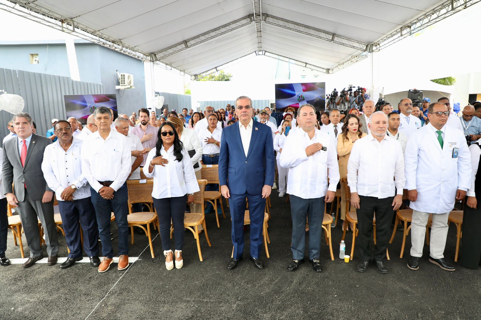 Lee más sobre el artículo Presidente Abinader deja inaugurada unidad de pie diabético en Hospital de Herrera, Marcelino Vélez Santana
