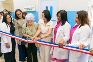 Lee más sobre el artículo Primera Dama entrega nueva Sala de Infusión Ambulatoria en el Hospital Robert Reid Cabral