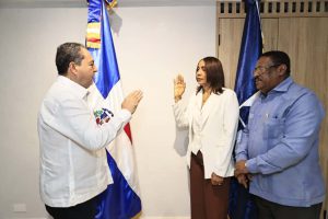 Lee más sobre el artículo Titular del SNS juramenta nueva directora Hospital Municipal El Almirante