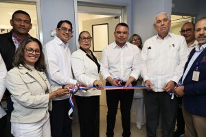 Lee más sobre el artículo Titular SNS encabeza reunión con directores del Cibao e inaugura Unidad de Tomografía Panorámica en el Cabral y Báez