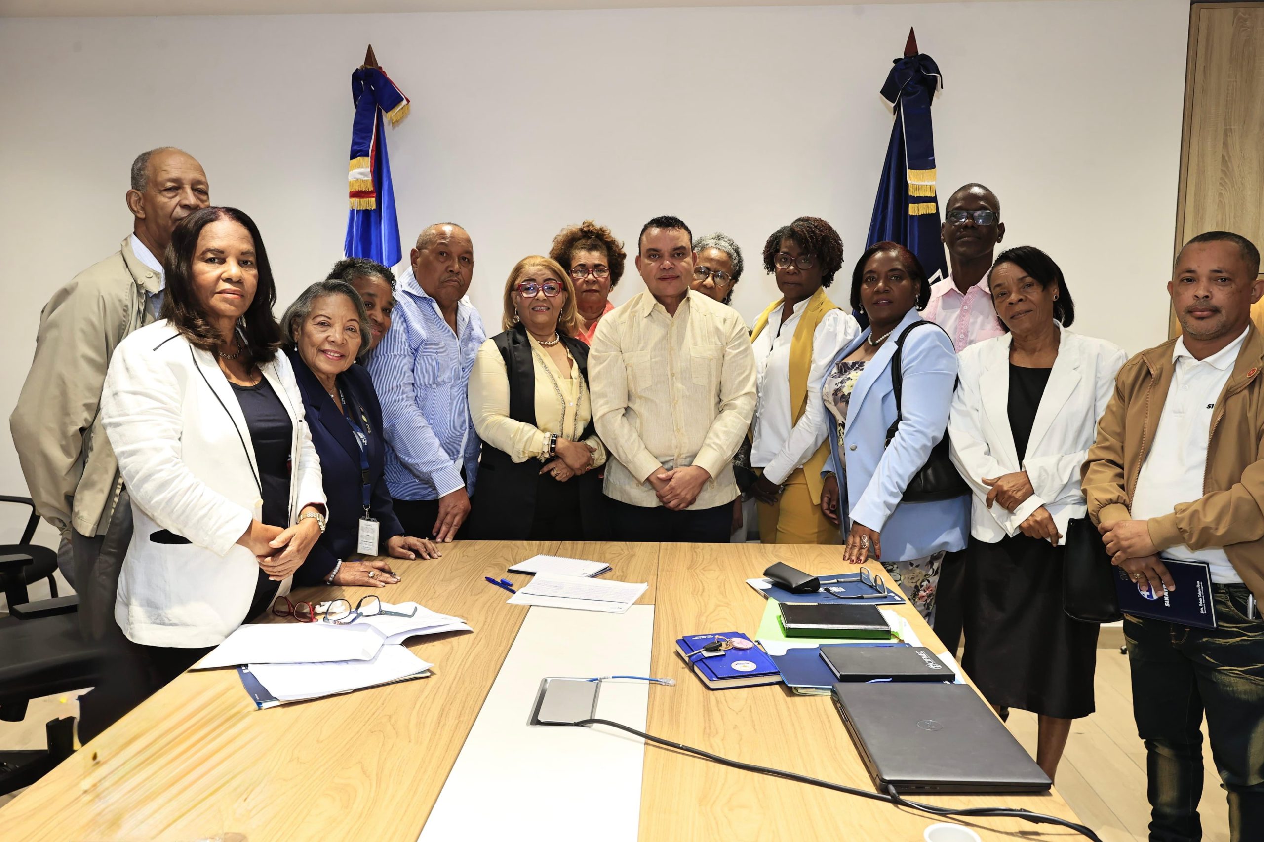 En este momento estás viendo Titular del SNS se reúne con gremios de enfermería Presentará demandas al presidente y al Gabinete de Salud para buscar soluciones