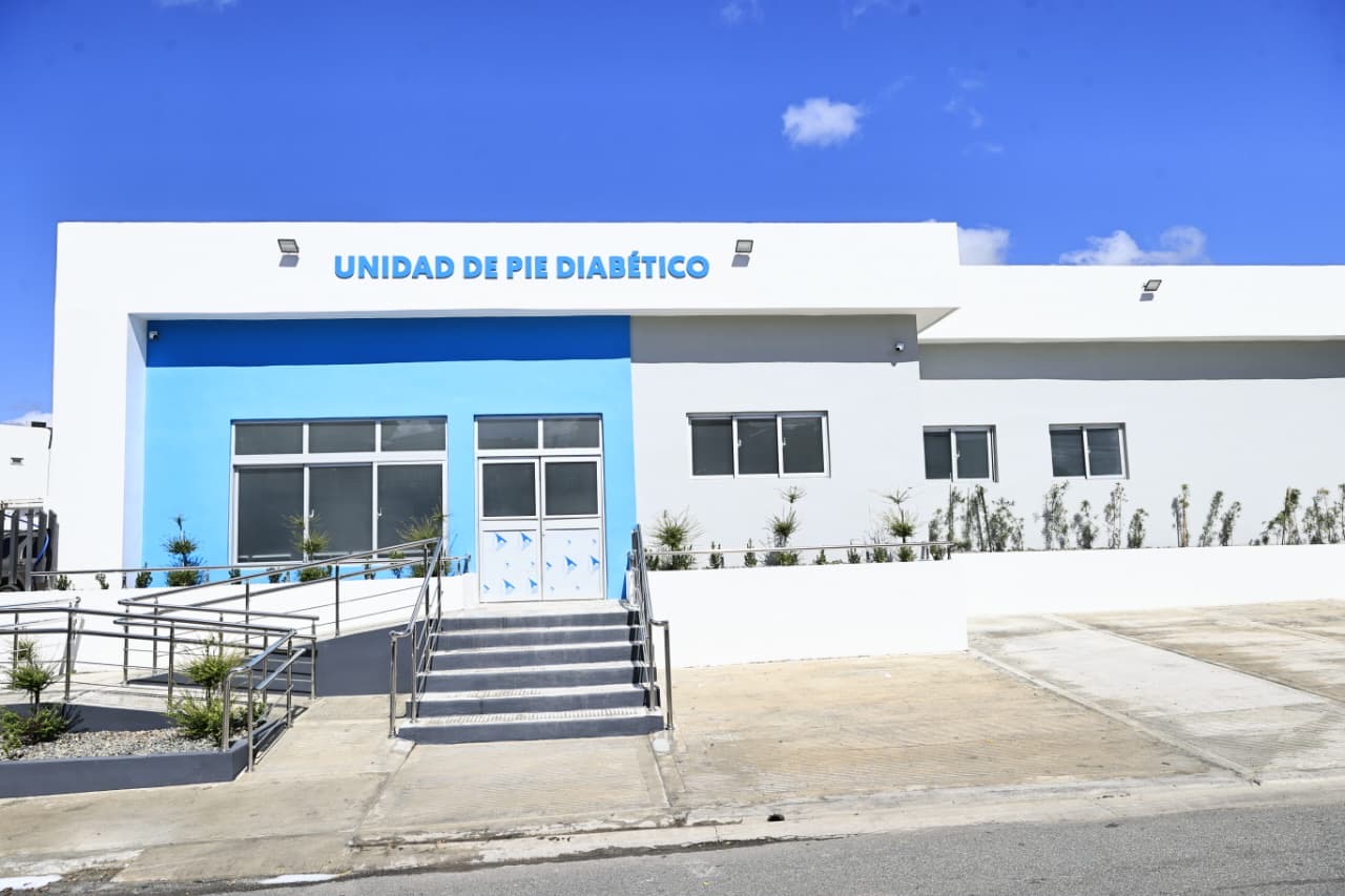 En este momento estás viendo Vicepresidencia y SNS entregan remozamiento Emergencia y Unidad de Pie Diabético en Hospital Nuestra Señora de Regla en Baní