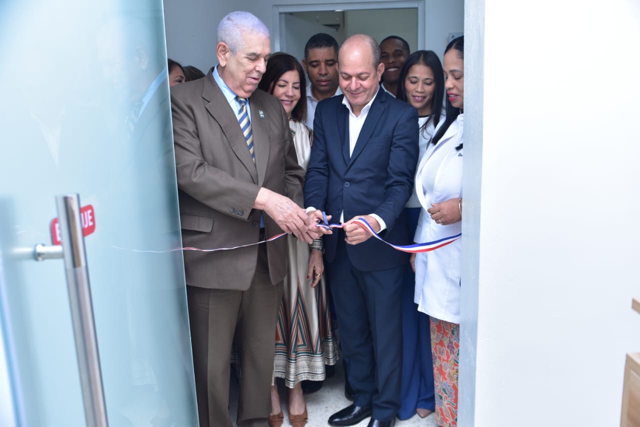 En este momento estás viendo SNS reinaugura moderna Área Odontológica en el Hospital Rodolfo de la Cruz Lora