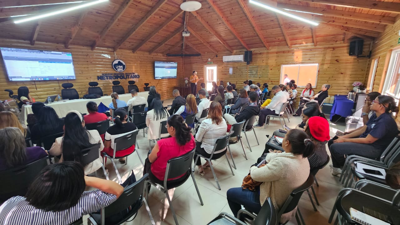 Lee más sobre el artículo El SRSO elabora planes de mejora con encargados de áreas de hospitales en Mesa Técnica de Evaluación de Resultados SISMAP