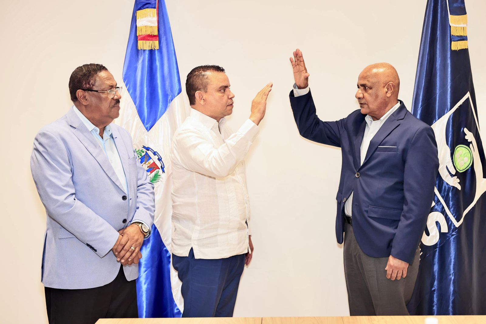 En este momento estás viendo Titular del SNS juramenta a epidemiólogo Rafael de Luna como Coordinador Nacional de Hospitales