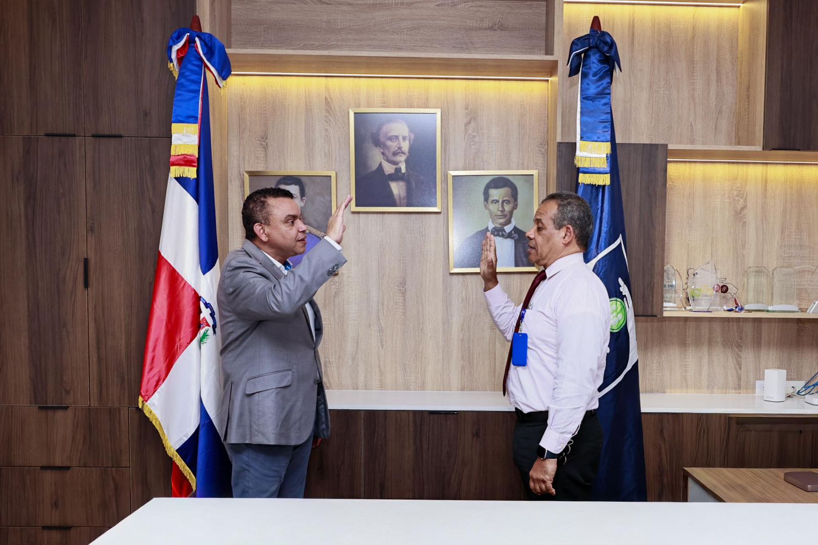 Lee más sobre el artículo Designan nuevo director y subdirector en el Hospital Marcelino Vélez Santana