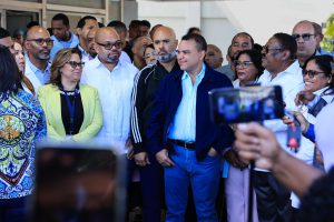 Lee más sobre el artículo Titular SNS garantiza hospitales están preparados para asistir en Semana Mayor;refuerza personal y activa protocolos