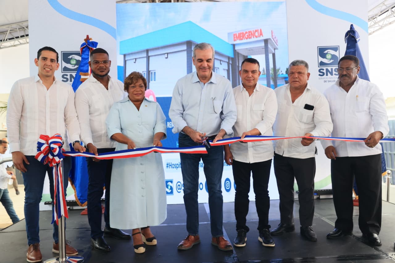 Lee más sobre el artículo Presidente Abinader deja en funcionamiento áreas remozadas y ampliadas del Hospital Municipal La Victoria